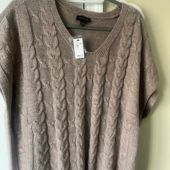 The Limited, V-neck thigh length sweater, xs/s - Picture 1 of 3